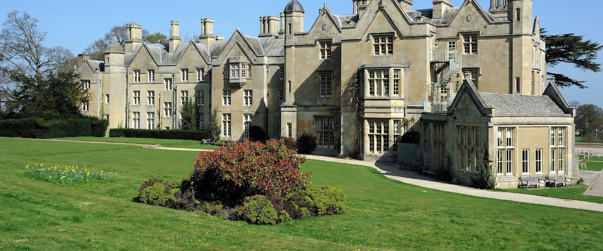 Dumbleton Hall was built mid 19th century using Cotswold stone, and became home to the Eyres family.