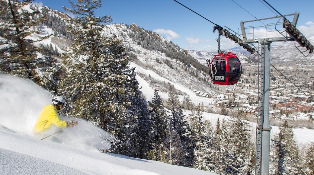 Snowmass showing snow skiing, snow and a gondola