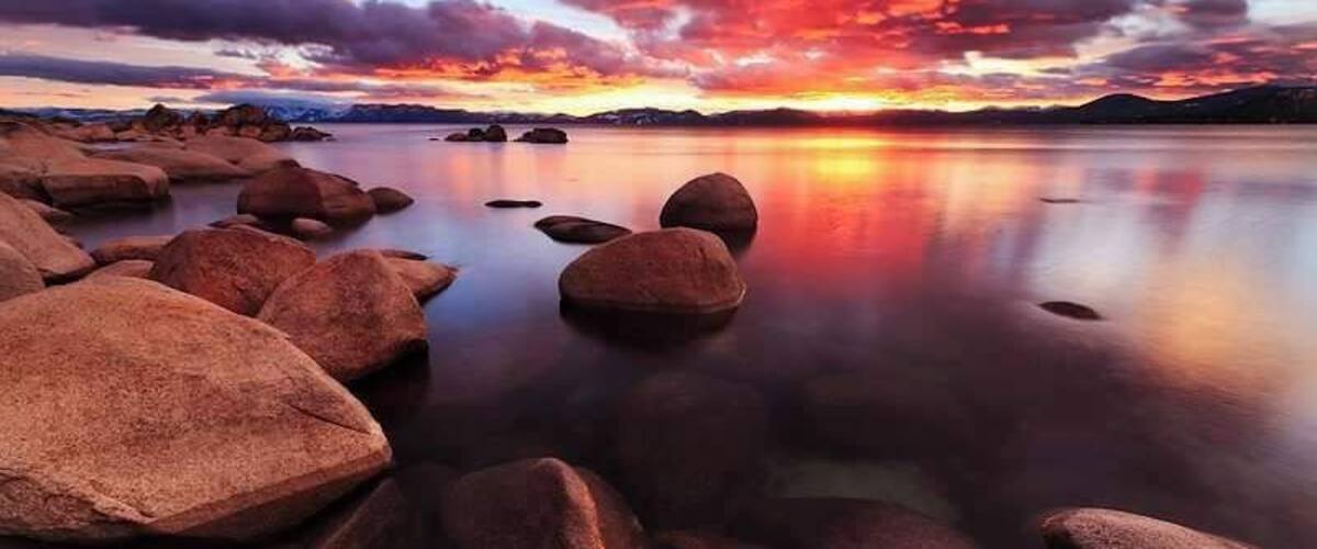 Sunsets like this are very common in the Eastern Sierras. The high elevation makes blazing skies a reality. #troveon #waterlust