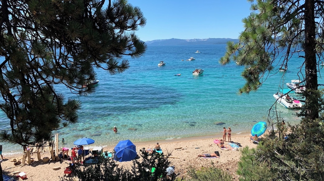 This beach was almost impossible to get to until they recently built and opened a pedestrian walking trail/bike path this summer. The trail now connects guests from Incline Village to all the most beautiful East Shore beaches like this one. If you keep going down the path, you will reach Sand Harbor Beach. #Adventure #summer #beaches #hiddenbeach #laketahoe #inclinevillage #nevada #beautifulplaces #travel #roadtrips #beachday #nature #outdoors #stateparks #usa #funinthesun