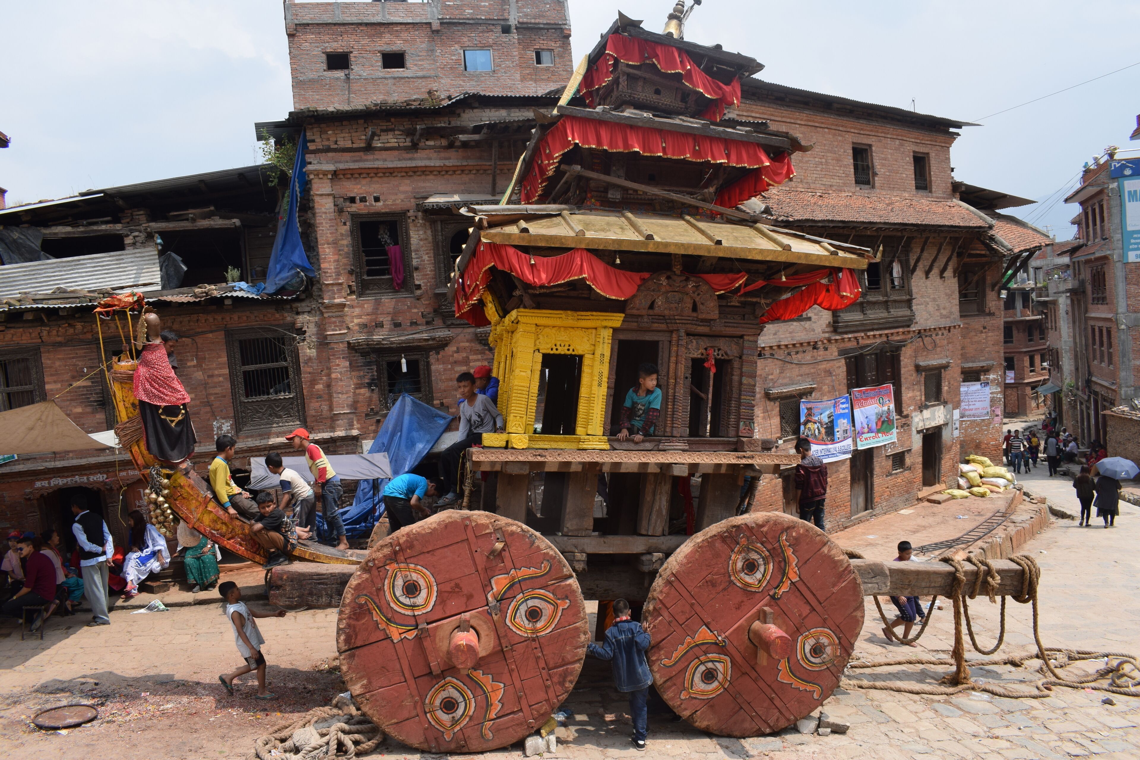 If you find yourself in #Nepal in mid-April, be sure to celebrate Nepali New Year! The best place to do so is in #Bhaktapur, the ancient city on the outskirts of Kathmandu. This UNESCO World Heritage site is full of insane crowds and multi-day celebrations during April. One of the most famous feature of the celebrations are these huge carts which are lavishly decorated for the occasion.
#festivals #celebrate