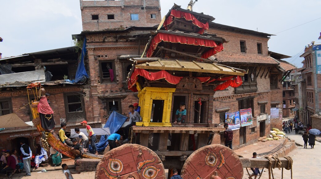 If you find yourself in #Nepal in mid-April, be sure to celebrate Nepali New Year! The best place to do so is in #Bhaktapur, the ancient city on the outskirts of Kathmandu. This UNESCO World Heritage site is full of insane crowds and multi-day celebrations during April. One of the most famous feature of the celebrations are these huge carts which are lavishly decorated for the occasion.
#festivals #celebrate
