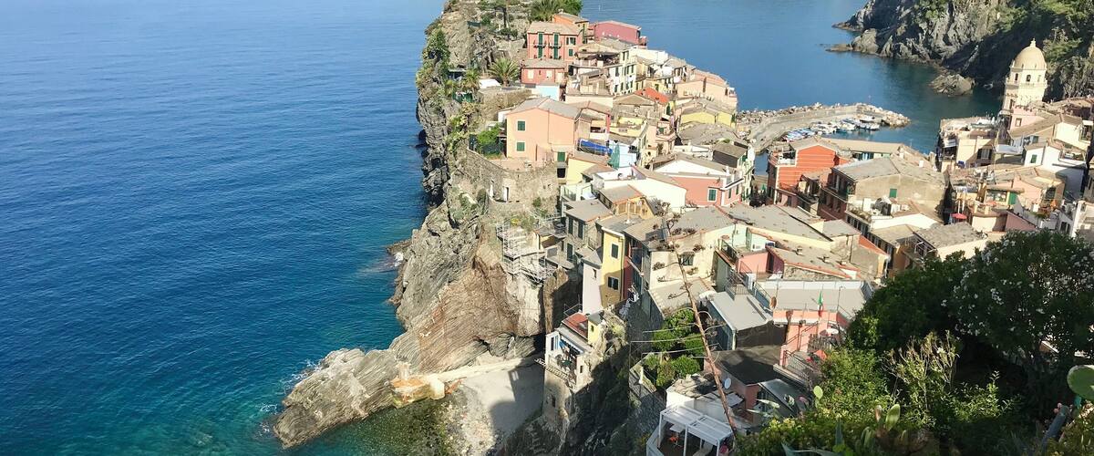View from the trail from Corniglia to Vernazza - although side note I went back for this picture in the morning the next day, because itâs better with the sun behind you