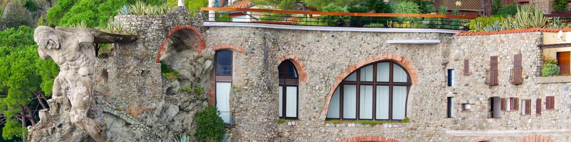 Monterosso al Mare showing a coastal town, rugged coastline and heritage architecture