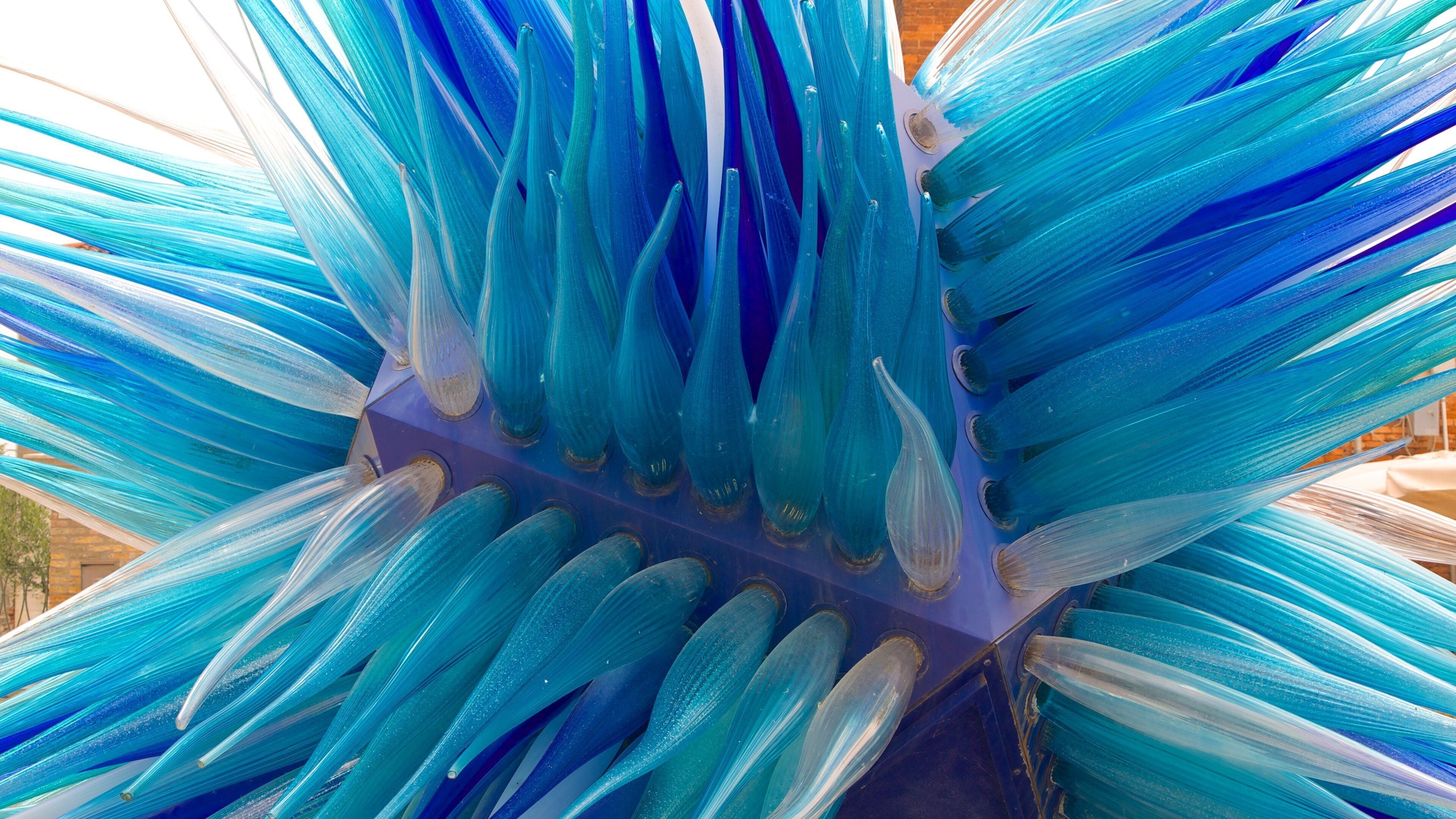 Venice showing art and outdoor art