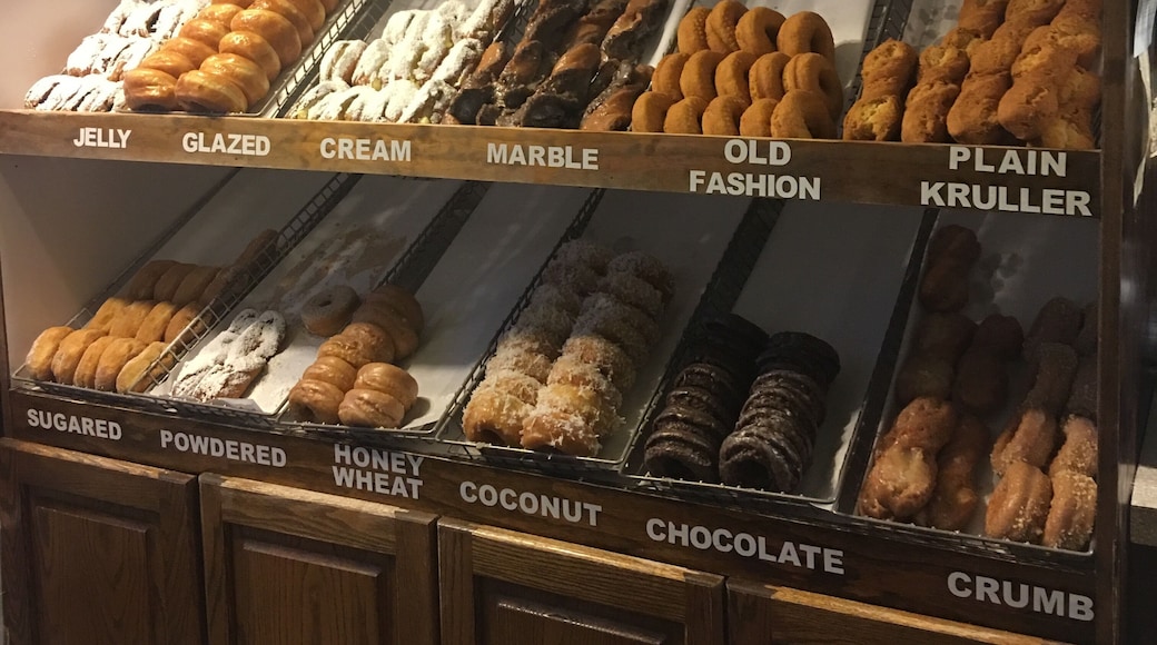 Get a donut and get the vibe of the local neighborhood #TroverFoodies