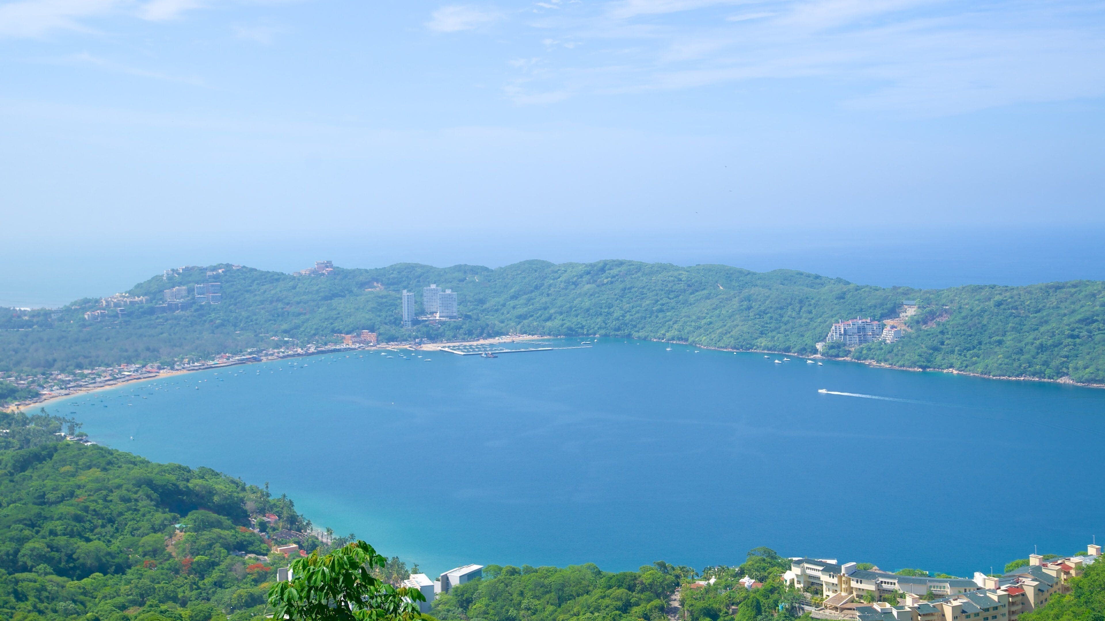 Acapulco which includes general coastal views and landscape views