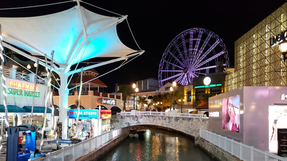 La Isla shopping mall! Has some great attractions with a wide range of places to eat!