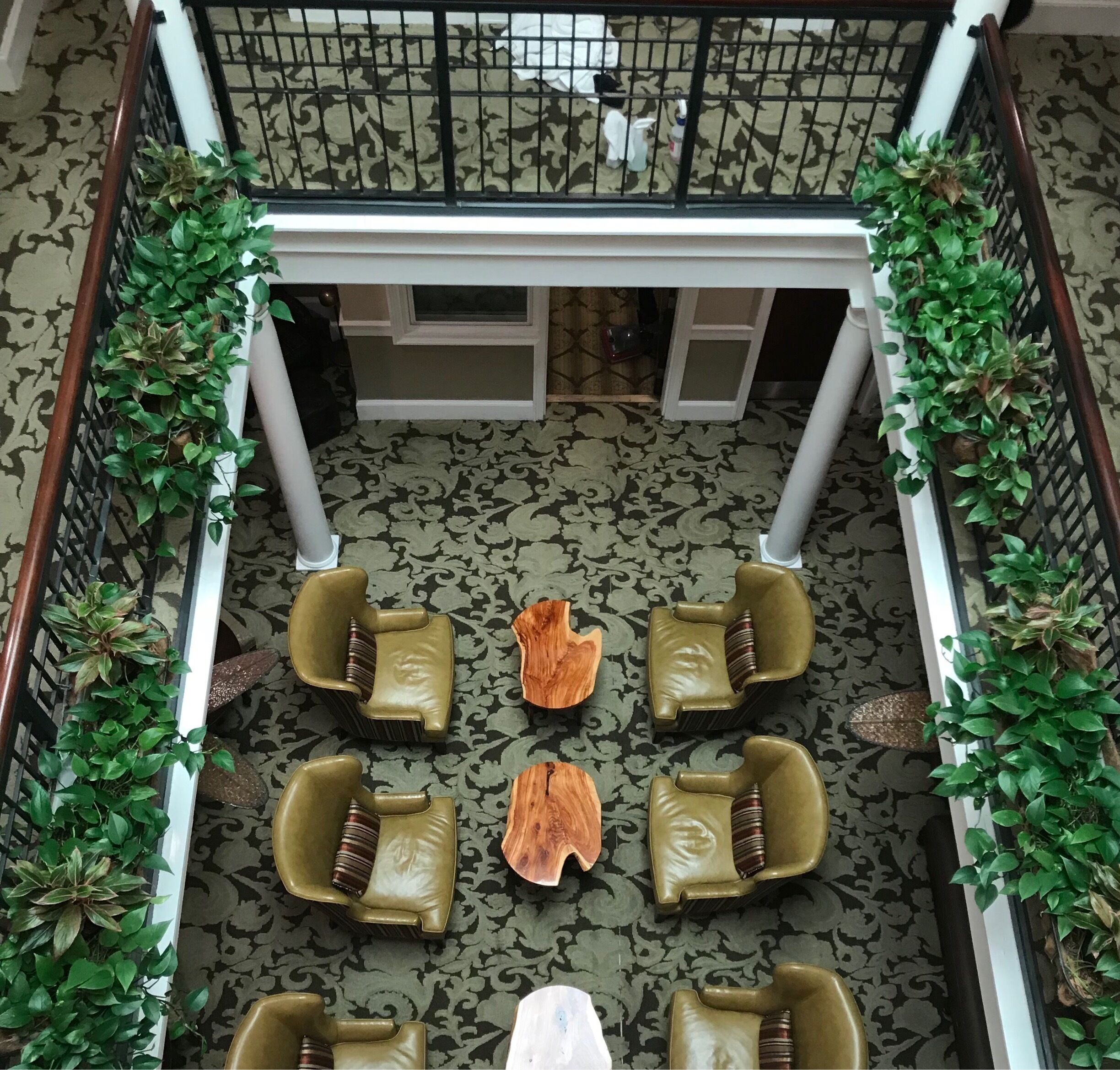 Pretty, old historic hotel in the heart of Charleston. The people were so friendly and the setting inviting.