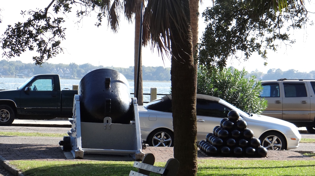 Big gun (mortar) and it's shot.