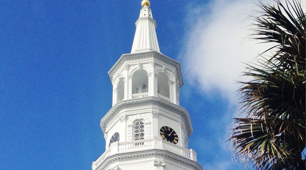 Early morning is the quietest and prettiest time to explore downtown. Not as hot either!