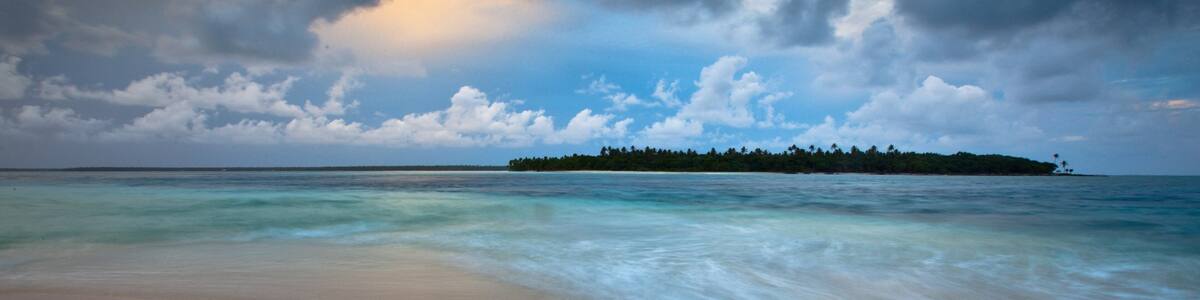 Tonga montrant plage de sable et vues littorales