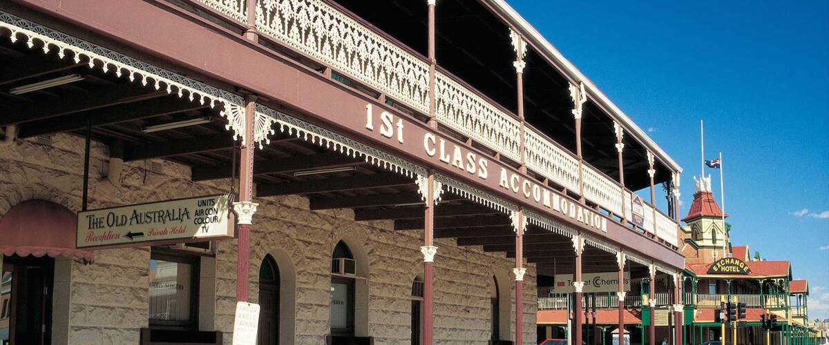 Kalgoorlie - Boulder which includes a hotel, heritage architecture and signage