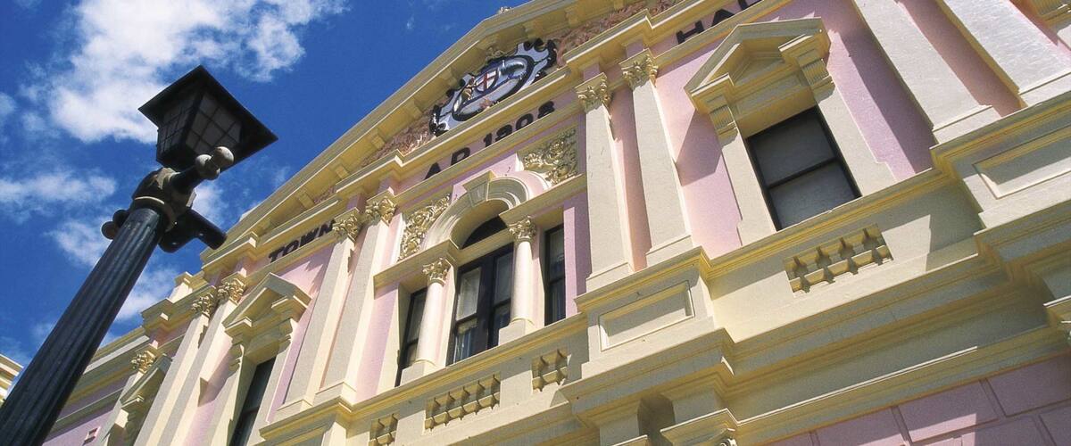 Kalgoorlie - Boulder featuring a city