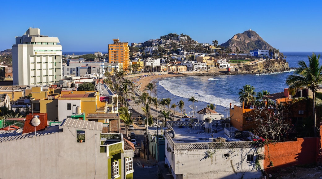 Olas altas en Mazatlán, México