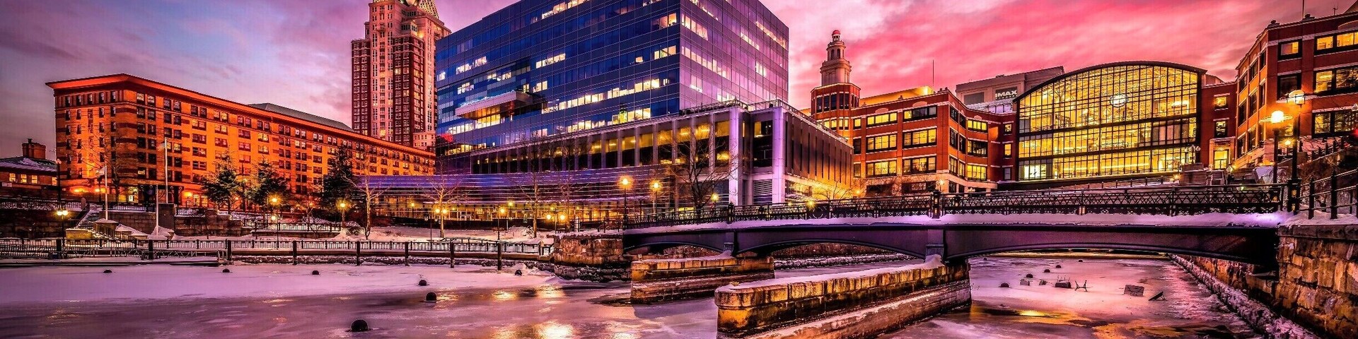 It's a cold, cold wintery day but the sky seemed ablaze with light. I found the contrast of colours - from very cool to very warm - to be fantastic and i wanted to capture the moment.
Glad I did; it was all over no sooner than when I finished taking photos. Right place, right time.
#goldenhour