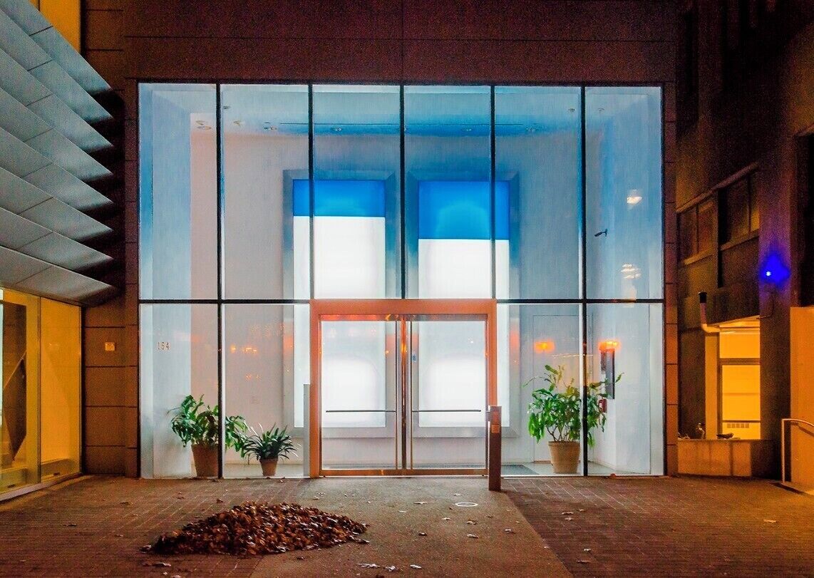 Walking down Thayer Street, I saw this interesting scene. I was drawn to the big, solid colours and strong, geometric composition.

