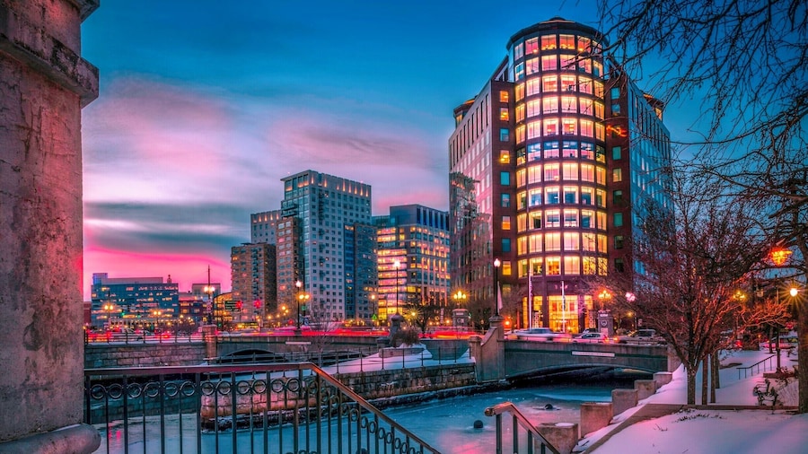 This shot was taken in front of RISD, the Rhode Island School of Design. In the foreground, two rivers meet, the Moshassuck and the Woonasquatucket.
In the background one can see the 'new' Providence. Most of these buildings have gone up within the past 25 years, after these two rivers were moved. In the warmer weather, Waterfire can be seen illuminating these rivers.
#snow
#BVSBlue