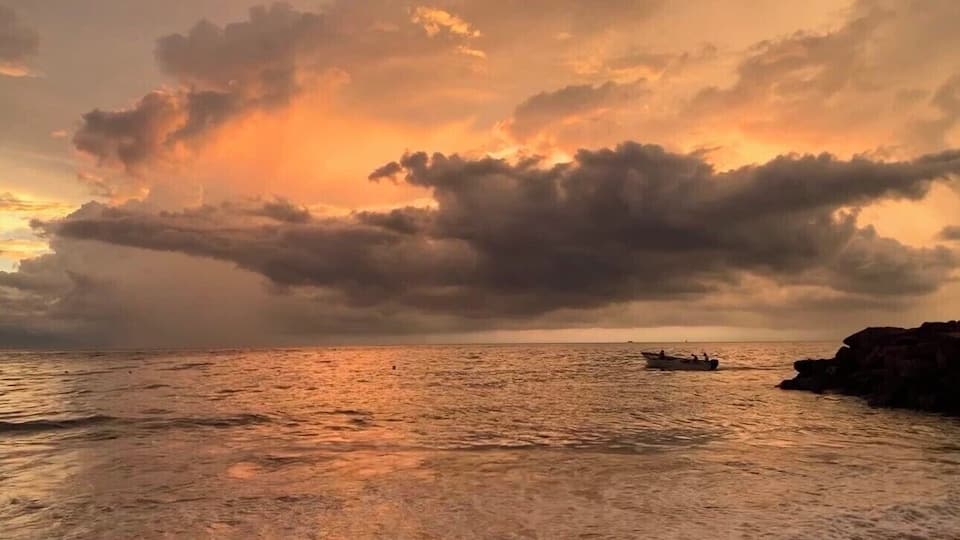 Sunset in Puerto Vallarta
#adventure #sunset #beachsunset #mexico