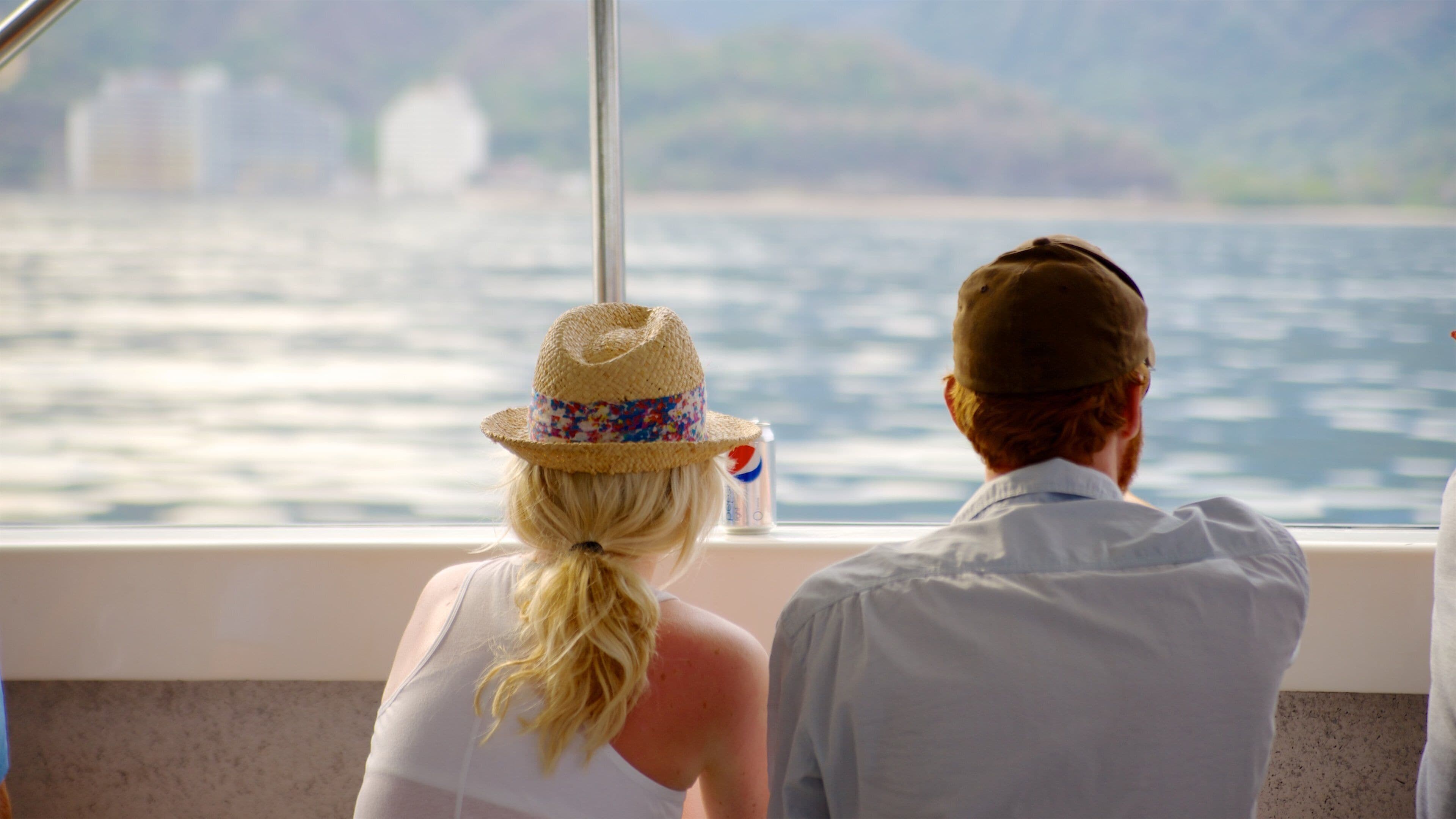 México que incluye una bahía o puerto y también una pareja