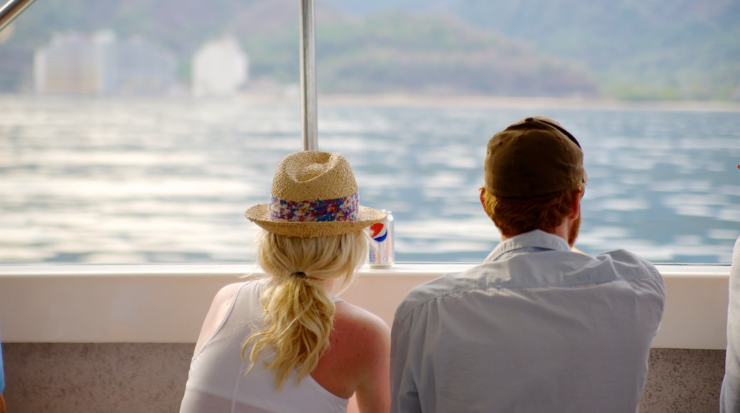 México que incluye una bahía o puerto y también una pareja