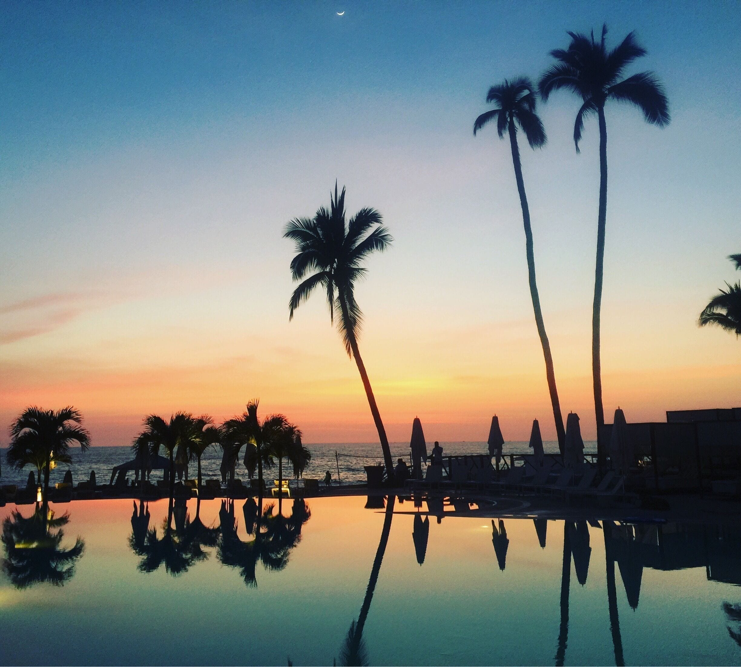 Sunset in Puerto Vallarta, Mexico reflecting off the gorgeous pools at the Hilton Vallarta and Banderas Bay.  Beautiful resort, excellent staff, wonderful family friendly destination!  🌴☀️

#waterlust #goldenhour #puertovallarta