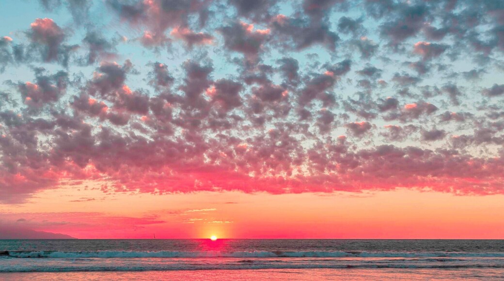 #Patterns in the sky and water at sunset.