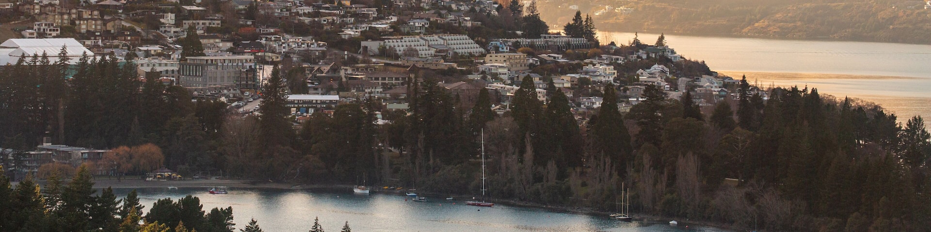 Queenstown Hotel Guide