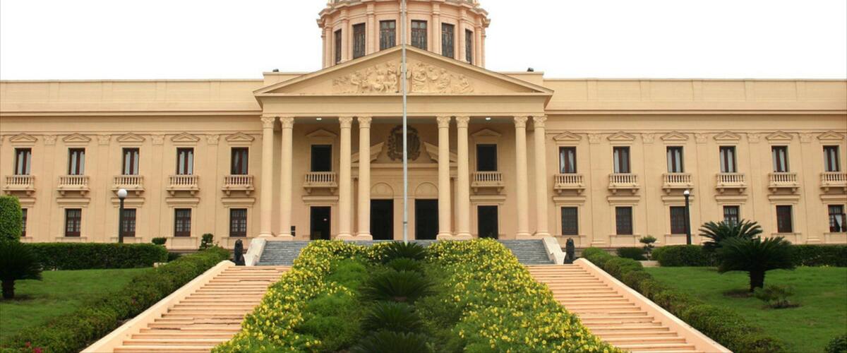 ์ฐํ ๋๋ฐ๊ณ ์ ํน์ง ํ์ ๊ฑด๋ฌผ ๊ณผ ๊ถ์ ๋๋ ๊ณ ์ฑ