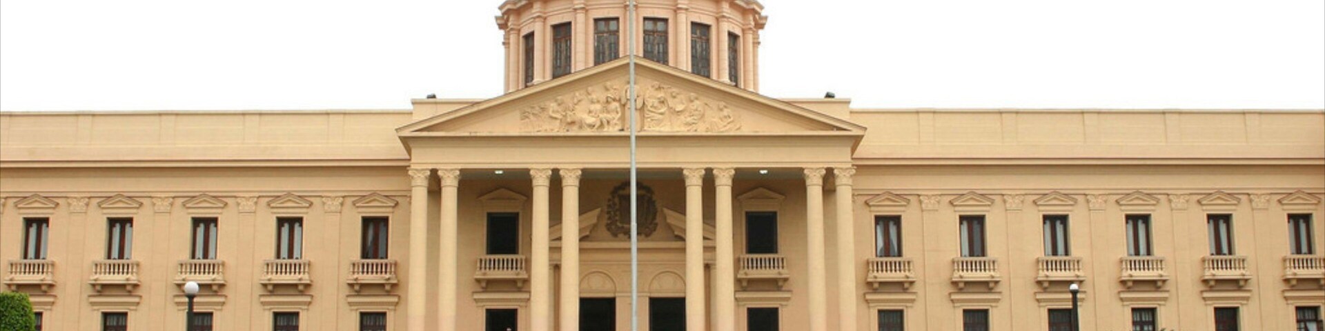 Santo Domingo which includes an administrative buidling and a castle