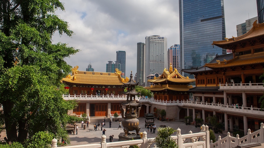 Shanghai showing heritage elements and a temple or place of worship
