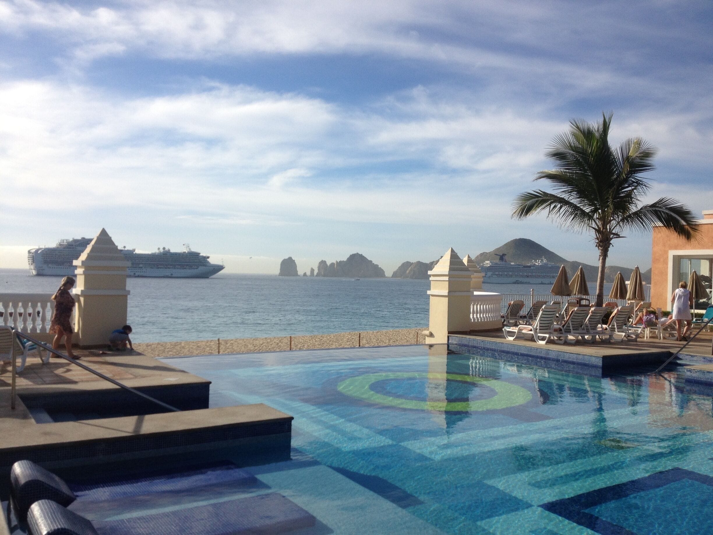 Relaxing in the pool with great weather and a great view  :)
#waterlust