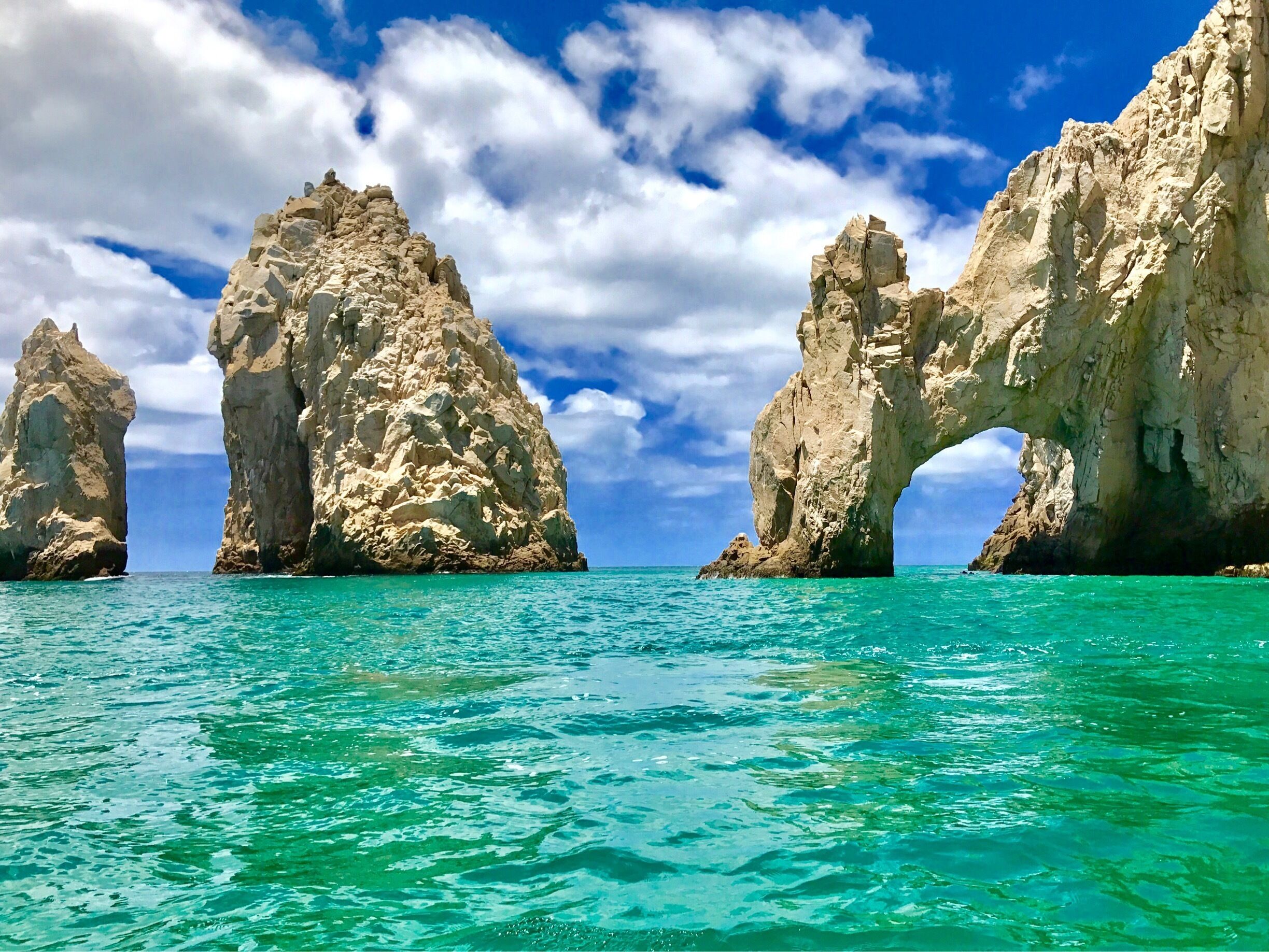 We made it to Lands End ! This was my trip after winning the #beachbound @trover photo competition. Being from Florida it was so wonderful to experience the west coast! 
#CaboSanLucas 
#Mexico #TheArch
#Baja #boat
#springfun #RockOn