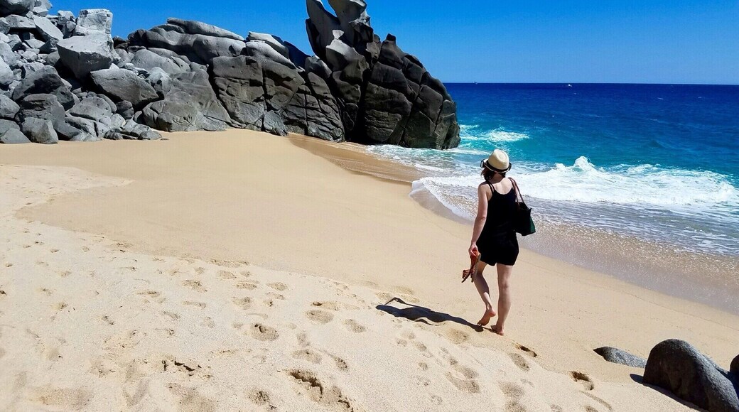 Waves and rocks at Pedregal beach.