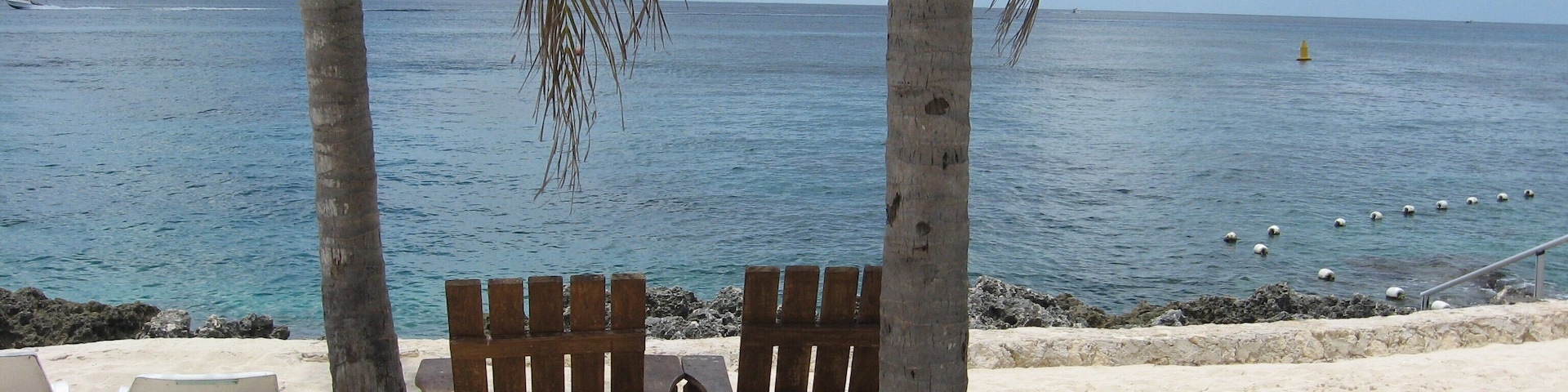 National Park with a variety of other things to do... swim with dolphins, snorkel, learn history or just sit and relax on the beach, under a swaying palm tree and relax. Very relaxing place to visit. Not crowded at all during the weekday. Only a handful of others. #BeachTips