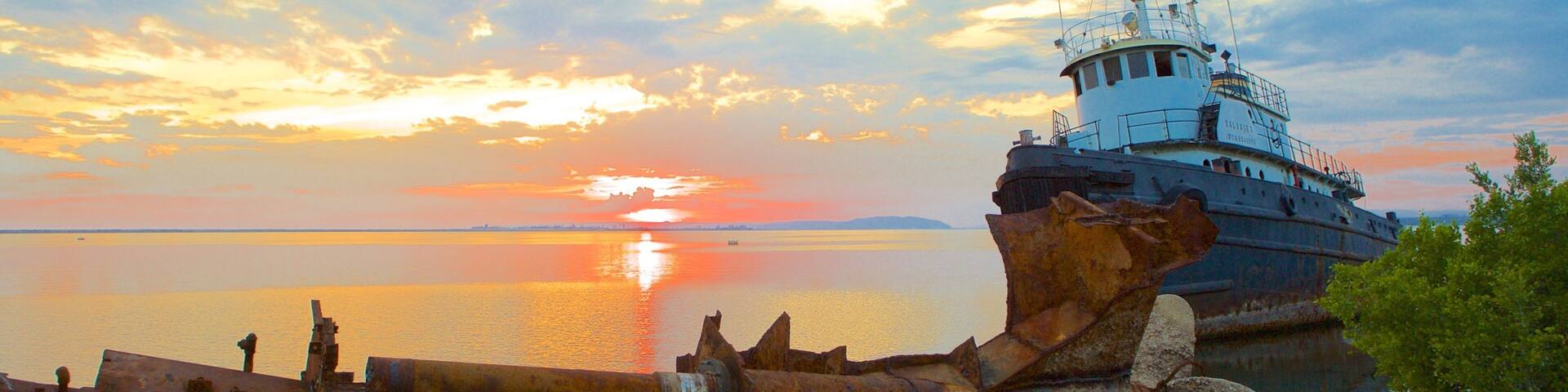 Kingston showing building ruins, a sunset and heritage elements