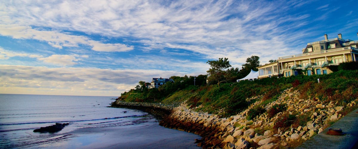 Newport Hotel Guide