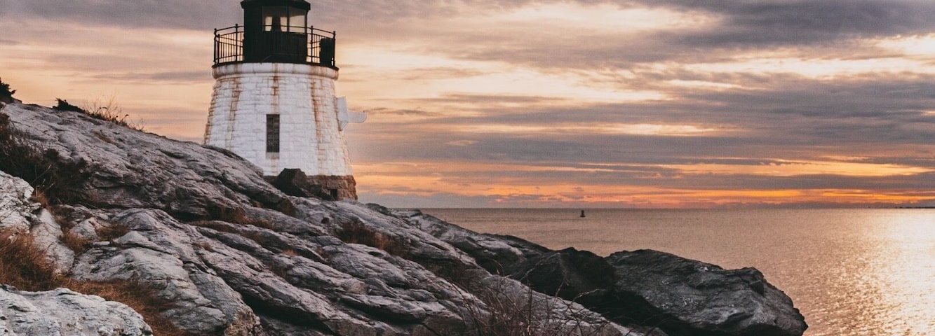 South facing shot. Gorgeous for sunsets. Beware of tourists and other photographers. Busy spot.