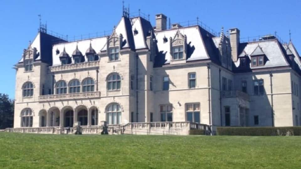 Ocean-view walk along a mostly paved path. Mansions from the late 1800s all along the path are reminiscent of castles in Europe.