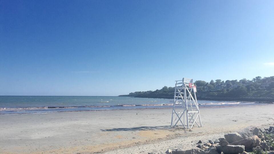 When I lived in Boston, I took the subway (MBTA) down to Rhode Island for a weekend getaway. The one thing that's great about the east coast is the close proximity to so many states. In Rhode Island, I was able to take an Uber around. You don't really need a car to travel around Rhode Island for a weekend. #LifeAtExpedia