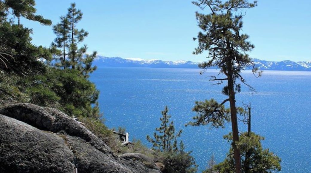 This place was so serial. We made a giant loop from Vegas to Death Valley and I have no ugly pictures! Stunning views everywhere.