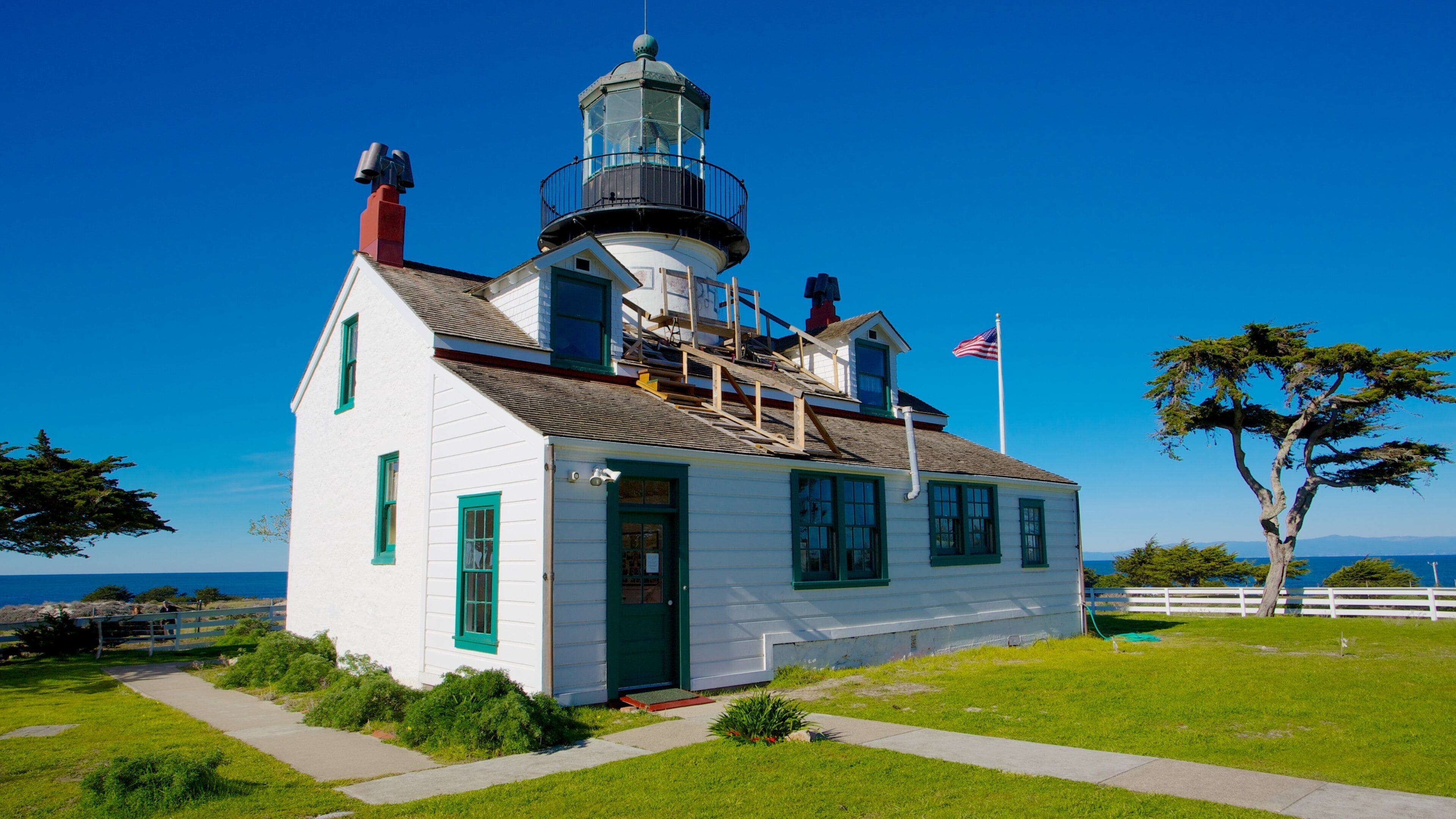 Monterey showing general coastal views and heritage architecture