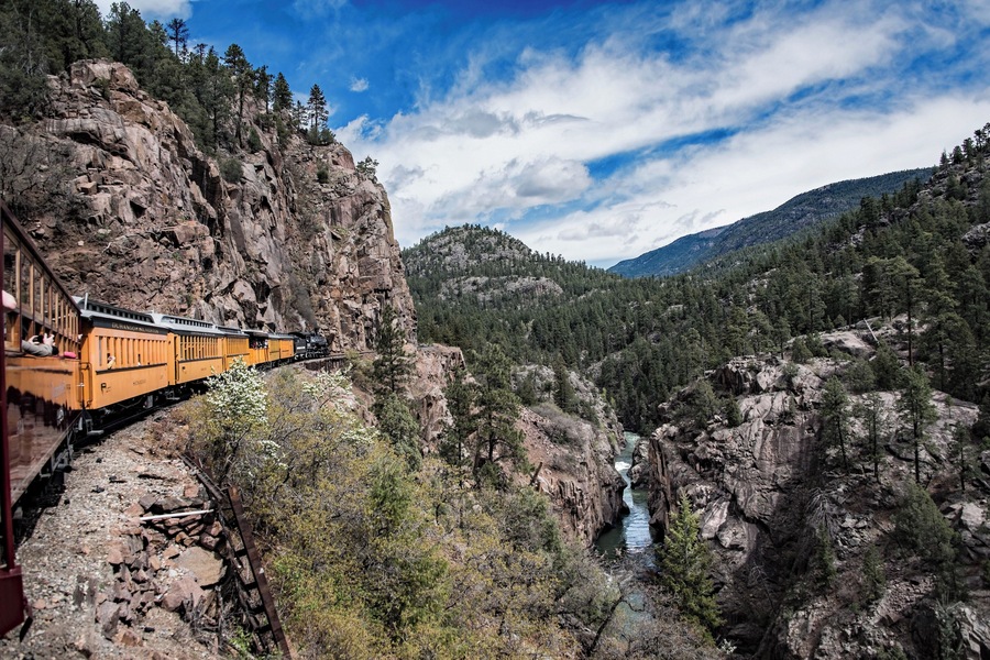 A visit to Durango isn't complete until you ride the Durango-Silverton Narrow Gauge rail road! Spectacular views from the historic train. Just sit back and enjoy. For this shot, I went outside on the platform of the last car to get a shot along the whole length of the train.
#railroad
#train
#historic_rail_journey
#adventure
#history