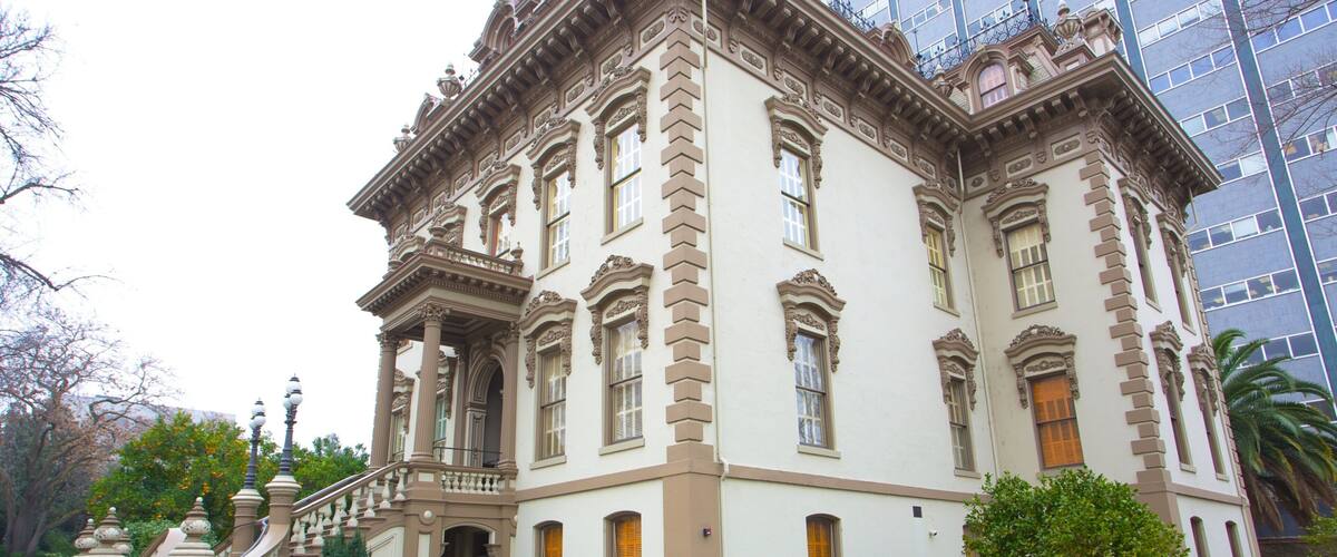 Sacramento showing heritage architecture and a city