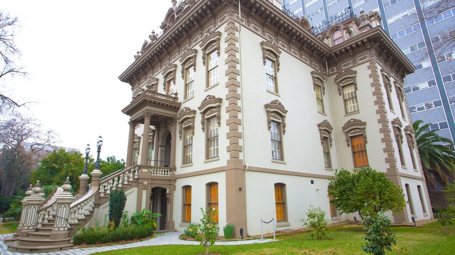 Sacramento which includes a city and heritage architecture