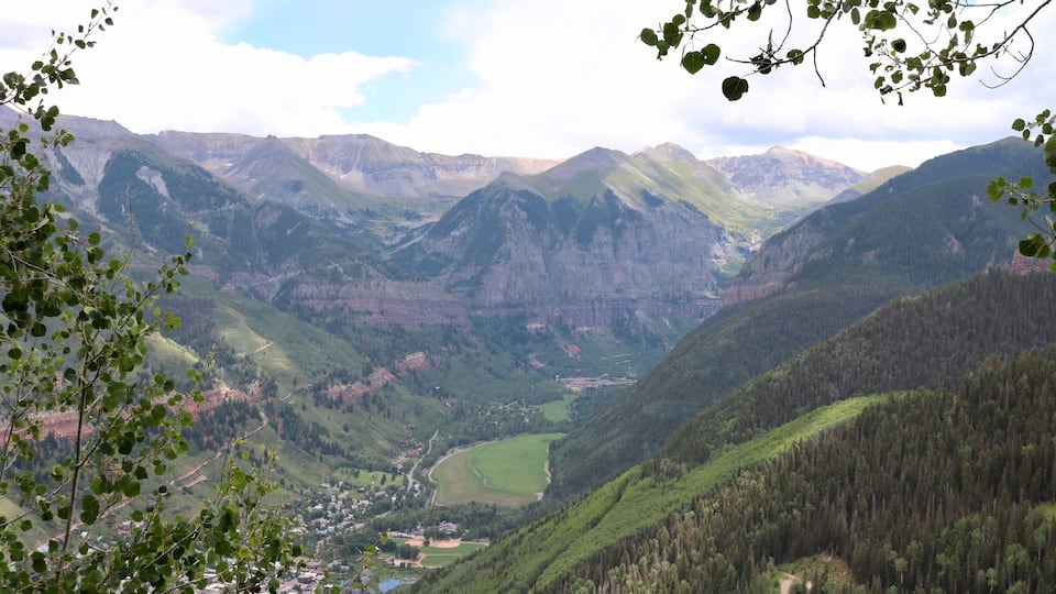 Great family hike. You start atop the St. Sophia Gondola, and head northwest along the ridge for pretty views and Aspen trees. 2 miles one way 1,000 foot elevation drop.