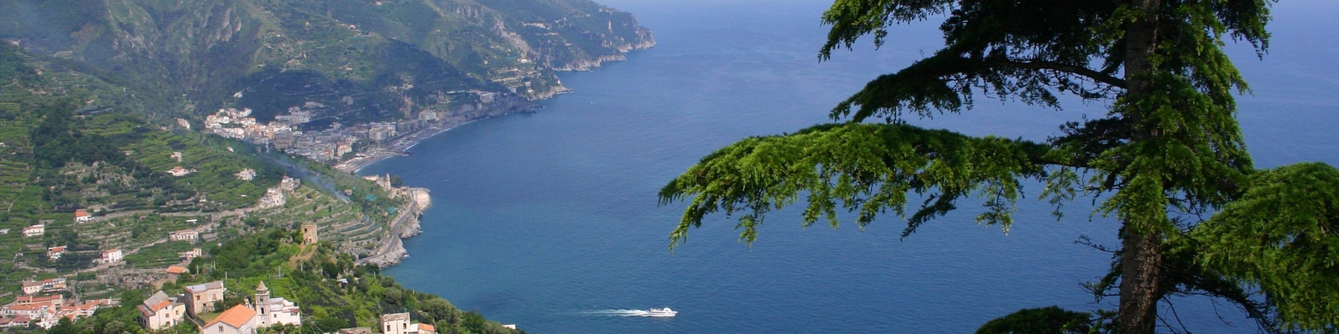 Costa de Amalfi caracterizando canoagem, paisagens litorâneas e paisagem