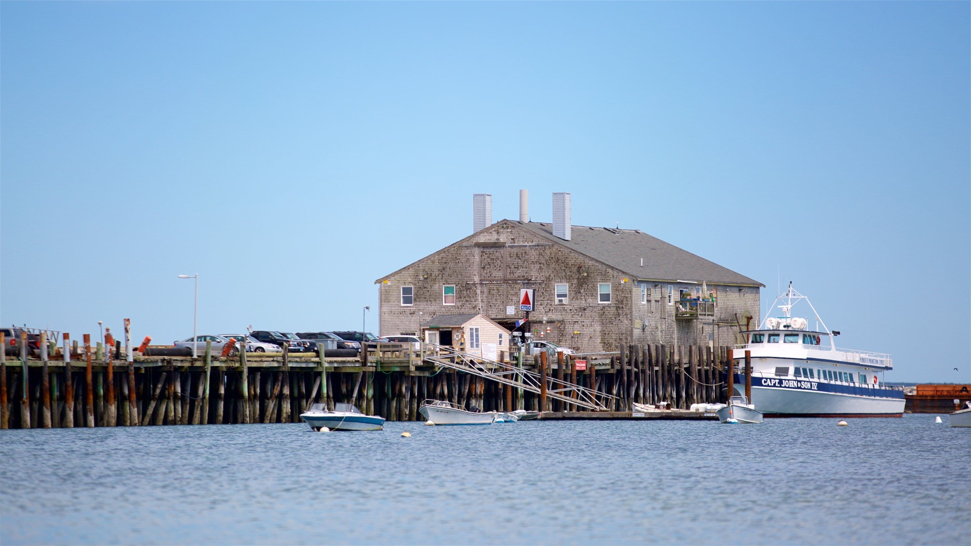 Cape Cod mit einem Bucht oder Hafen