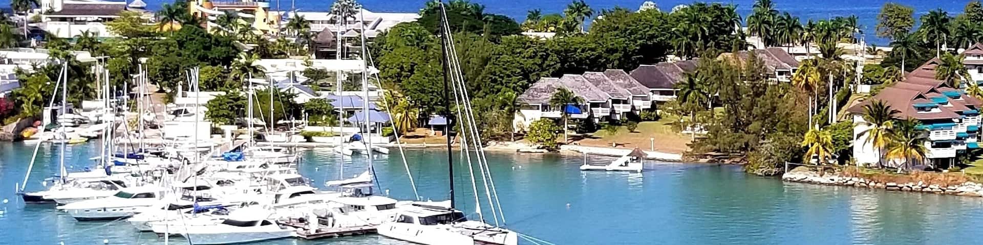 It was a warm, sunny day in Montego Bay today. The turquoise sea and sky could easily blend together as one.
#montegobay #jamaica #bluesky #bluewaters #wanderfulwednesday #travelmatters