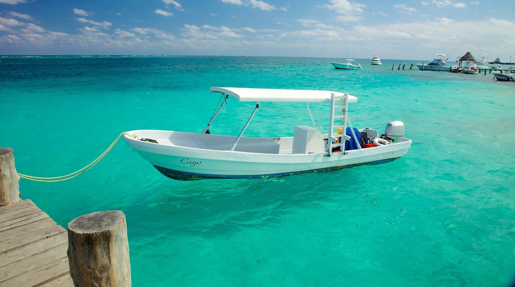 Puerto Morelos which includes boating and a bay or harbour